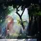 Masyarakat melakukan aktivitas olahraga di kawasan Taman lapangan Banteng, Jakarta, Jumat (3/6/2022). Satuan Tugas (Satgas) Penanganan covid 19 mengatakan Pemberlakuan Pembatasan Kegiatan Masyarakat (PPKM) bisa dihentikan jika tidak terjadi lonjakan kasus selama enam bulan pasca Lebaran atau hingga Oktober 2022. (Liputan6.com/Angga Yuniar)