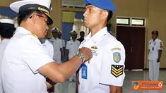 Citizen6, Surabaya: Pembukaan program pendidikan D3 yang di perutukan bagi prajurit TNI berpangkat sersan tersebut, dipimpin Komandan Kobangdikal Laksda TNI Sadiman. (Pengirim: Penkobangdikal)