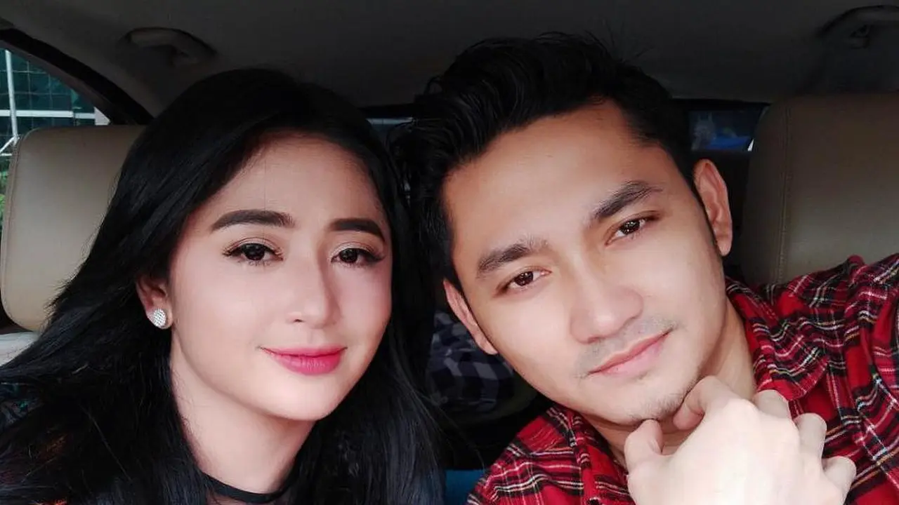 [Bintang] Dewi Perssik dan Angga Wijaya