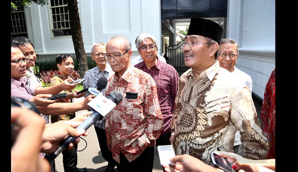 Tim Independen memberikan keterangan kepada pers usai temui Presiden Joko Widodo di Istana Negara, Jakarta, Rabu (28/1/2015). (Liputan6.com/Faizal Fanani)