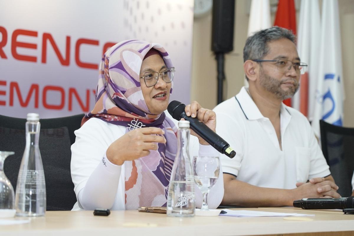 Direktur Utama Telkom Indonesia Dian Siswarini saat memberikan paparan pada sesi Press Conference Topping Off Ceremony &ldquo;Powering AI Connectivity: Batam Digital Hub&rdquo;