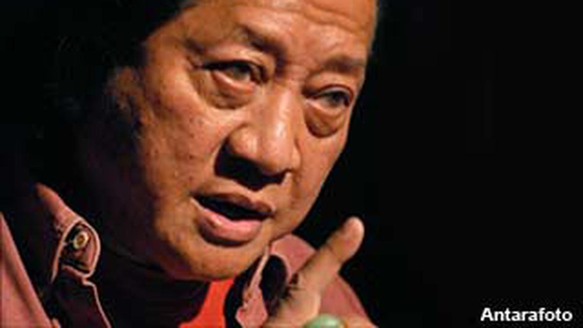 Ahli Waris Rendra Keberatan Soal Kantata Barock