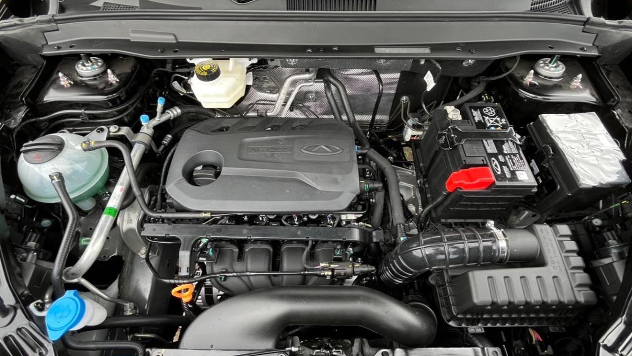 Mesin 1.500cc VVT memberikan tenaga sebesar 113 PS dan torsi 138 Nm untuk menggerakkan jantung pacu mobil ini. Transmisi otomatis CVT mengalirkan tenaga tersebut ke roda depan, sehingga cocok untuk kegiatan sehari-hari di perkotaan