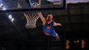 Personel Crazy Dunker melakukan aksi slam dunk akrobatik saat IBL All Star 2024 di Britama Arena, Kelapa Gading, Jakarta, Sabtu (27/04/2024). (Bola.com/Bagaskara Lazuardi)
