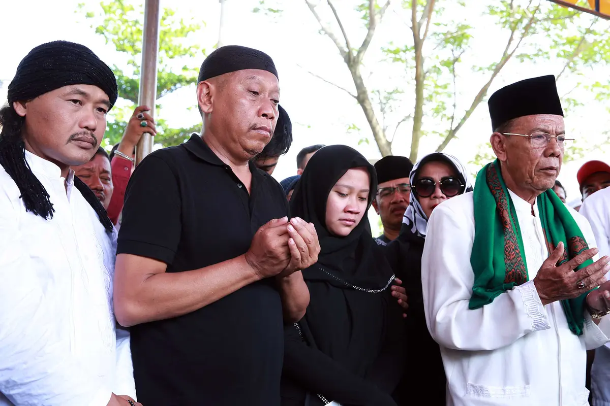[Bintang] Pemakaman Alm. Hj. Susiana (Istri Tukul Arwana)