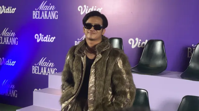 Kevin Ardilova Ditantang Jadi CEO Kalem di Serial Vidio Main Belakang, Aslinya Pecicilan