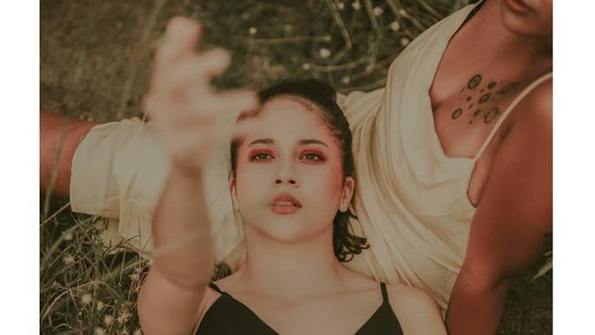 Kerap Tampil Tomboy, Ini 6 Potret Sitha Marino dengan Makeup Tebal (sumber: Instagram.com/bdph)