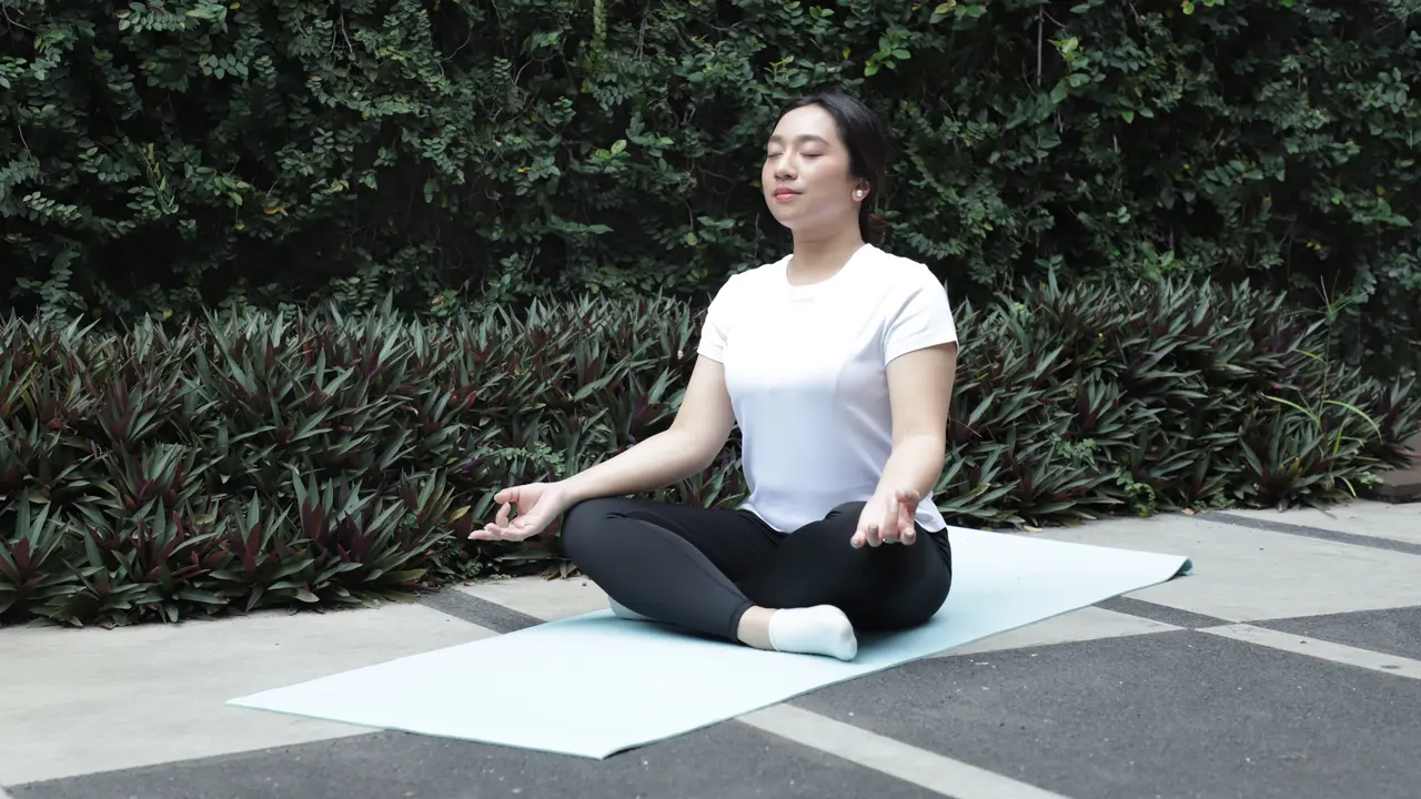 wanita november manfaat yoga