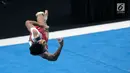 Pesenam muda Indonesia, Abinyu Rafi melakukan lompatan pada laga Kejuaraan Senam Artistik Junior Asia ke-15 di Istora Senayan, Jakarta, Rabu (25/4). Di ajang ini, Indonesia menurunkan 10 atlet, lima putra dan lima putri. (Liputan6.com/Helmi Fithriansyah)