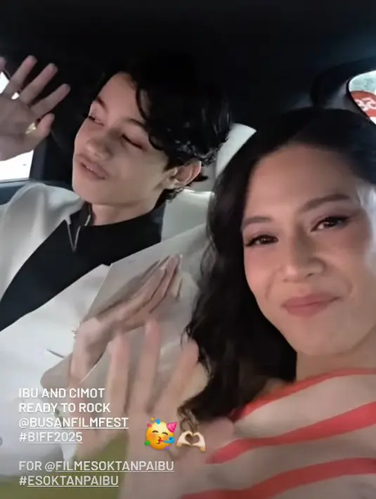 Tanpa MUA, Dian pulas sendiri makeupnya untuk sesi red carpet BIFF 2025. Ia tampil begitu fresh dengan soft glam bernuansa nude yang senada dengan gaunnya [@therealdisastr]