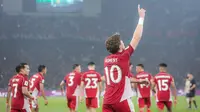 Striker Timnas Indonesia, Ole Romeny, berselebrasi usai mencetak gol ke gawang China dalam laga Kualifikasi Piala Dunia 2026 zona Asia di Stadion Utama Gelora Bung Karno (SUGBK) Senayan, Jakarta, Kamis (5/6/2025). (Bola.com/Bagaskara Lazuardi)