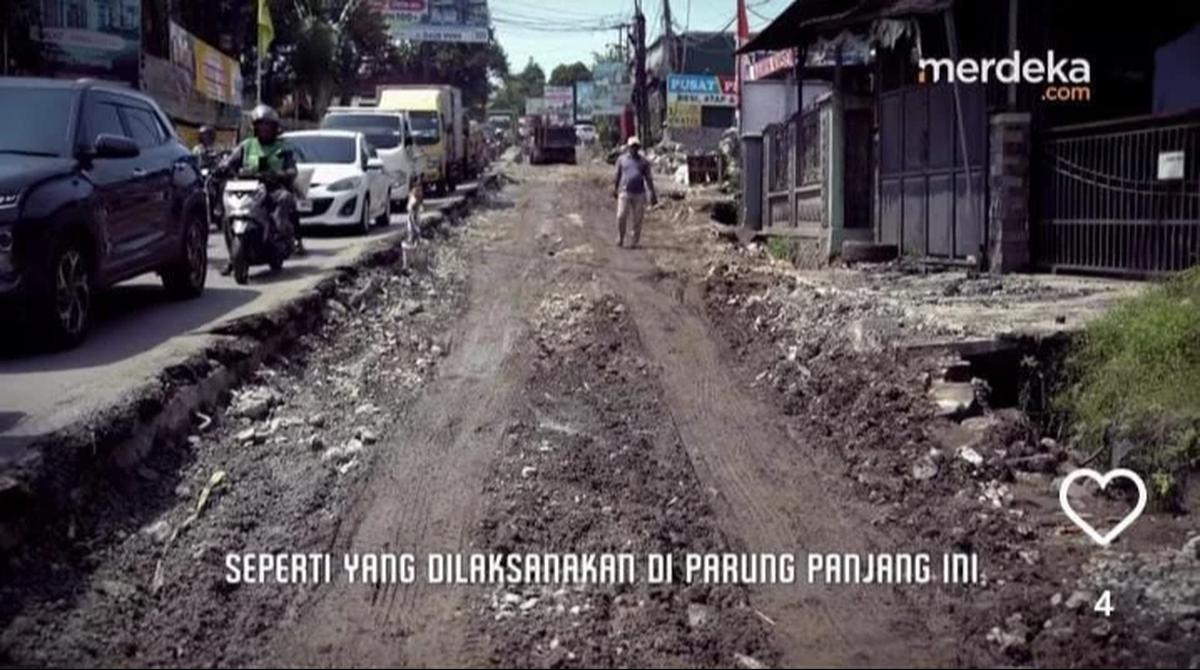 Pengerjaan perbaikan dan rekosntruksi jalan di Parung Panjang Kabupaten Bogor