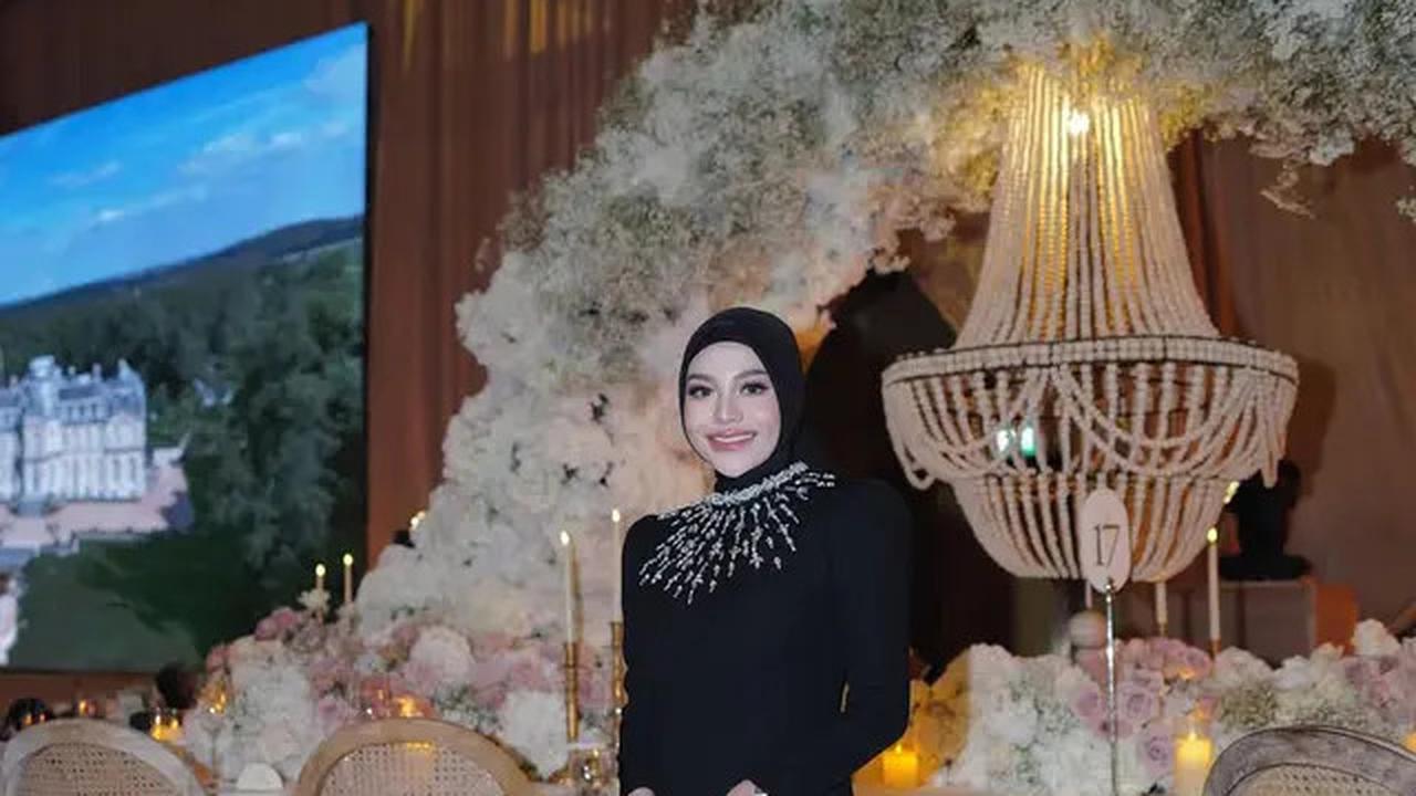 8 Gaya Elegan Seleb Berbalut Gaun Hitam di Resepsi Pernikahan Al Ghazali dan Alyssa Daguise, Tissa Biani hingga Syifa Hadju