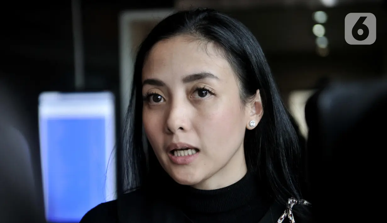 Artis Aima Mawaddah alias Aima Diaz saat menjadi saksi dalam sidang lanjutan kasus korupsi pengadaan alat kesehatan dengan terdakwa Tubagus Chaeri Wardana di Pengadilan Tipikor, Jakarta, Senin (9/3/2020). Aima menjadi saksi bersama Laura Indriani dan Ama Liko Nicolaus. (merdeka.com/Iqbal Nugroho)