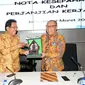 Menteri ATR/BPN, Sofyan A. Djalil dan Direktur Utama BPJS Ketenagakerjaan, Agus Susanto saat prosesi penandatanganan perjanjian kerjasama untuk memberikan perlindungan sosial bagi seluruh pekerja.