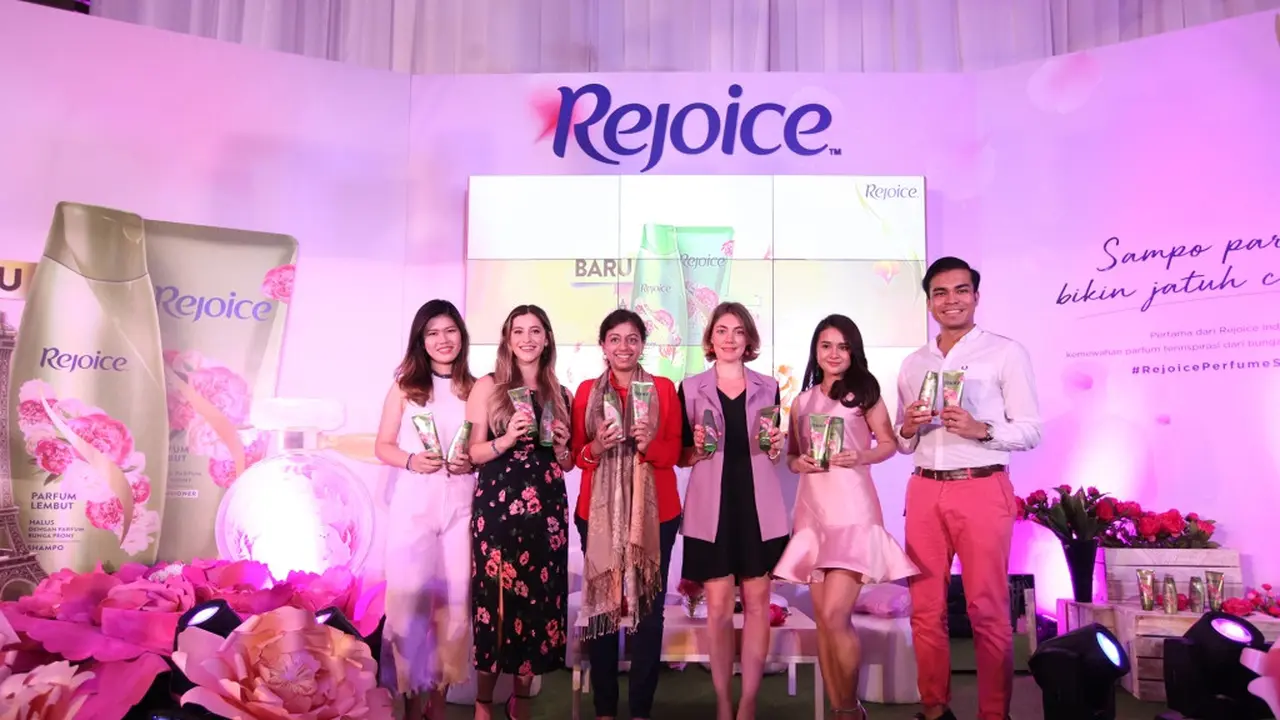 Rambut Wangi Sepanjang Hari dengan Parfum Shampo