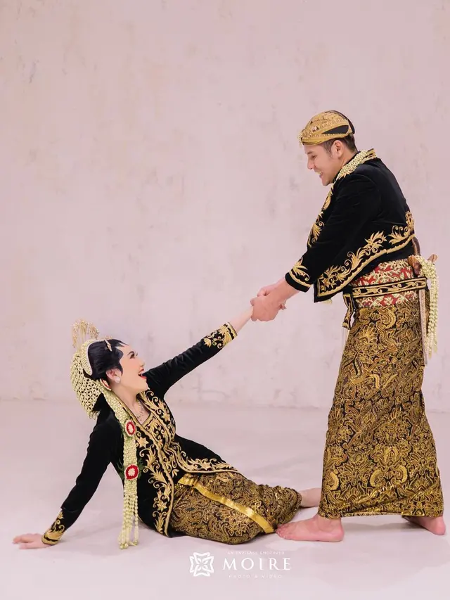 Rangkaian Acara Pernikahan Via Vallen dan Chevra Yolandi