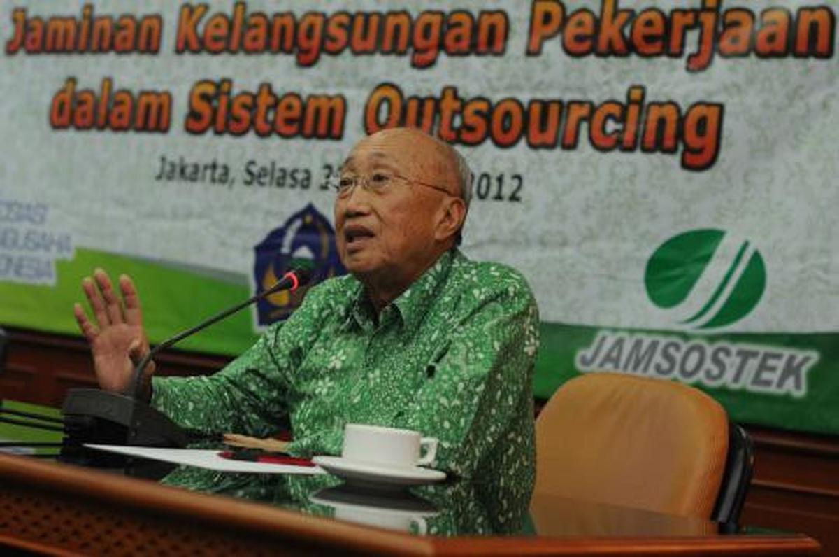 Sofjan Wanandi ikuti diskusi ketenagakerjaan