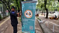 Pemerintah Provinsi Daerah Khusus Jakarta akan segera mengesahkan Rancangan Peraturan Daerah (Ranperda) Kawasan Tanpa Rokok (KTR) yang mengatur pelarangan aktivitas tentang rokok di fasilitas umum seperti sekolah, transportasi publik dan area terbuka yang digunakan oleh masyarakat luas. (Liputan6.com/Angga Yuniar)