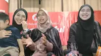 Ria Ricis beserta dua kakaknya, Oki Setiana Dewi dan Sindy di Bandara Soekarno Hatta, Rabu (12/6/2024). (Dok. via M. Altaf Jauhar)