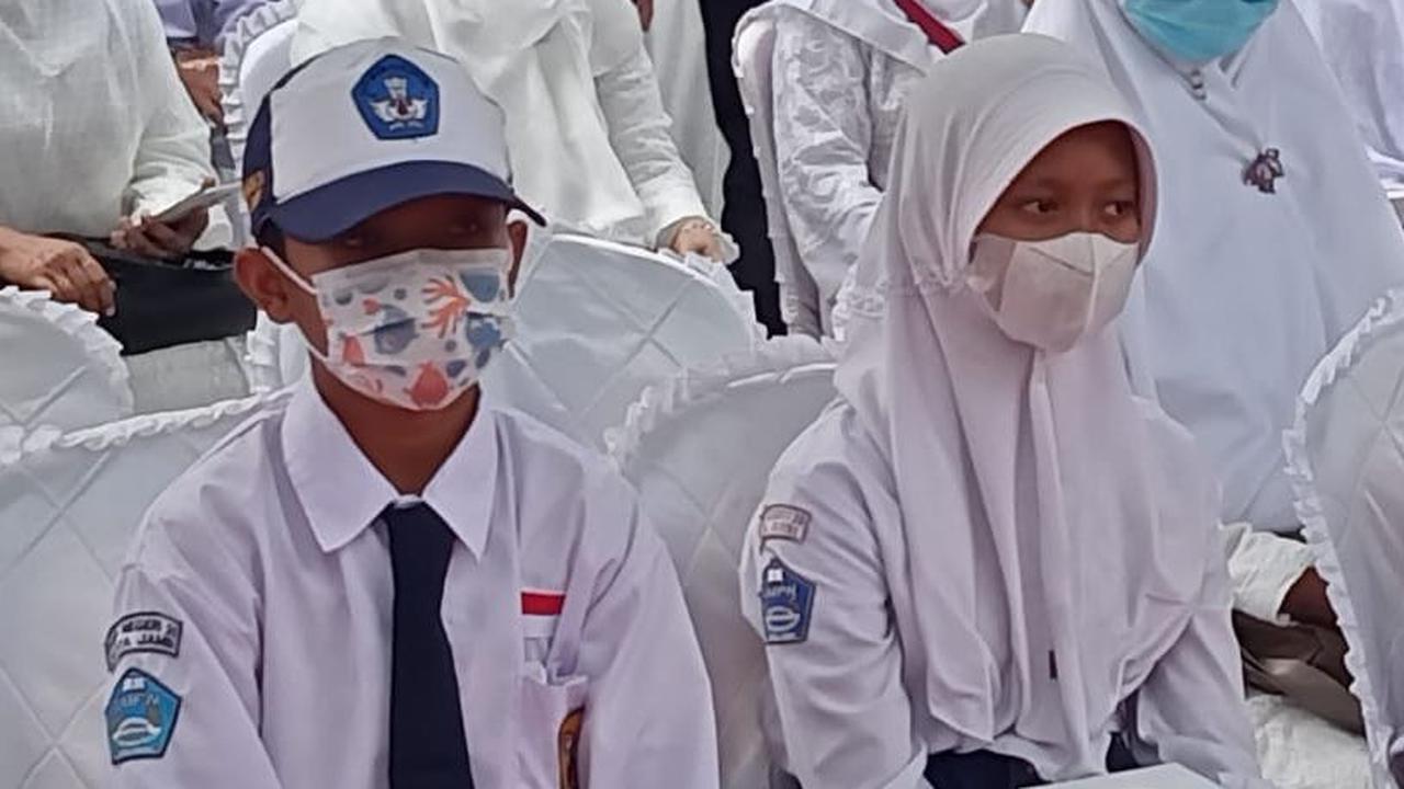 Kota Jambi di selimuti kabut asap akibat dari kebakaran hutan dan lahan (Karhutla). Dampaknya indeks kualitas udara (AQI) kota ini berada di angka 106 yang yaitu tidak sehat.