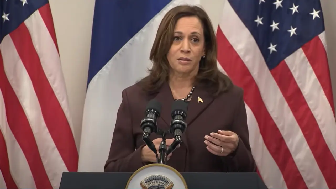 Wapres AS Kamala Harris di Paris, Prancis, November 2021.