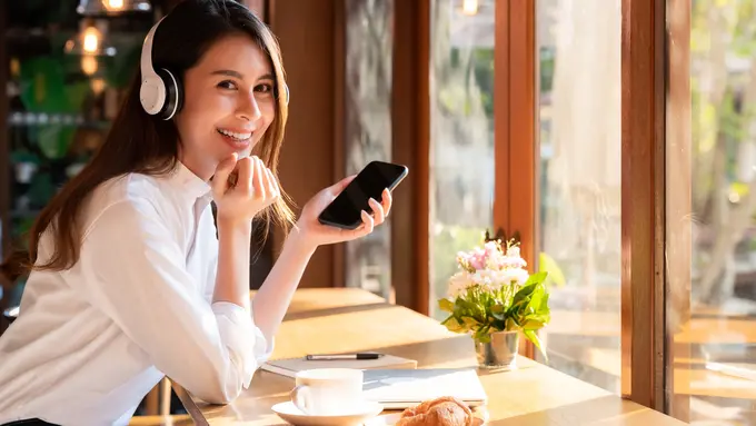 wanita juni yang kalem