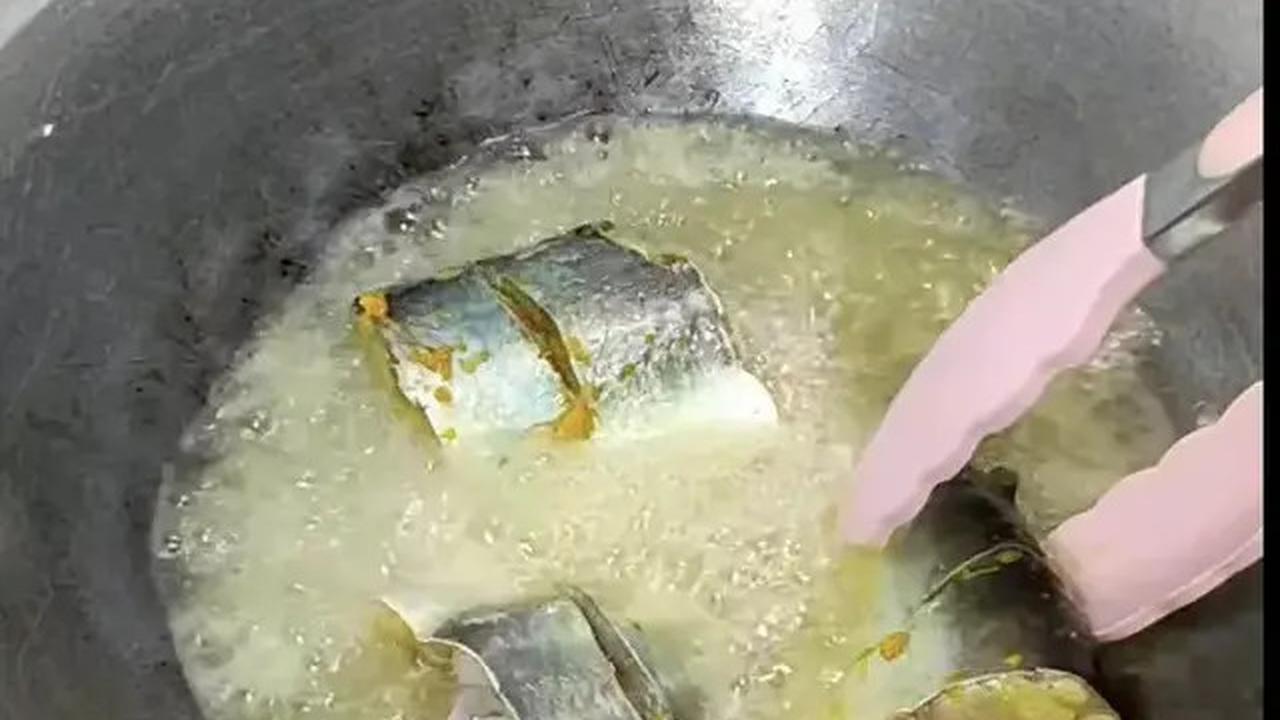 Cara Menggoreng Ikan Agar Tidak Lengket dan Bebas Bau Amis