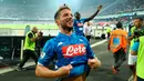 Striker Napoli, Dries Mertens berselebrasi usai mencetak gol ke gawang AC Milan pada lanjutan Liga Serie A Italia di San Paolo Stadium, Naples (25/8). Napoli menang tipis atas Milan 3-2. (Alessandro Garofalo/ANSA via AP)