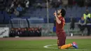 Sepakan kaki kiri pemain AS Roma asal Mesir, Mohamed Salah mengoyak jala Torino pada menit ke 17' cpada lanjutan Serie A di Olympic stadium, Rome, Italy, (19/2/2017).  (AFP/Andreas Solaro)