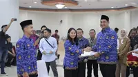 Menteri Pemuda dan Olahraga (Menpora), Dito Ariotedjo, resmi melantik 27 atlet sebagai Pegawai Negeri Sipil (PNS) di lingkungan Kementerian Pemuda dan Olahraga Republik Indonesia. (dok. Kemenpora)