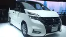 Mobil Nissan Serena e-POWER diperkenalkan pada ajang Tokyo Motor Show ke-45 di Jepang, Rabu (25/10). Mobil keluarga di segmen kelas menengah Nissan itu dilengkapi dengan mesin bensin kecil yang mampu mengisi baterai. (Liputan6.com/Edu Krisnadefa)