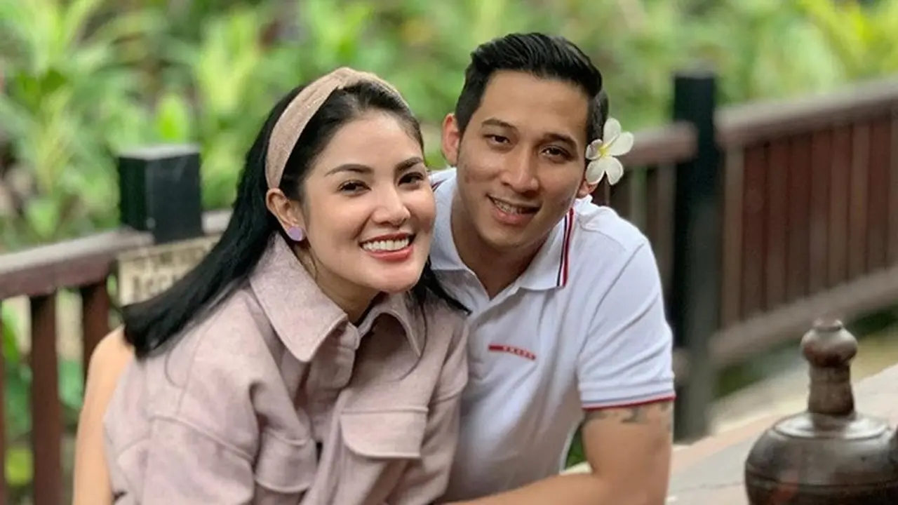 Gugat Cerai Suami, Ini 6 Potret Kenangan Nindy Ayunda dan Askara Harsono