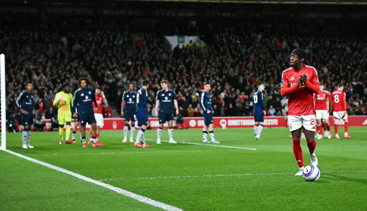Elanga bermain sebagai winger kanan Nottingham di laga ini. Dia tampil luar biasa melawan mantan klubnya, jadi pemain yang paling sering mengancam. (AFP/PaulEllis)