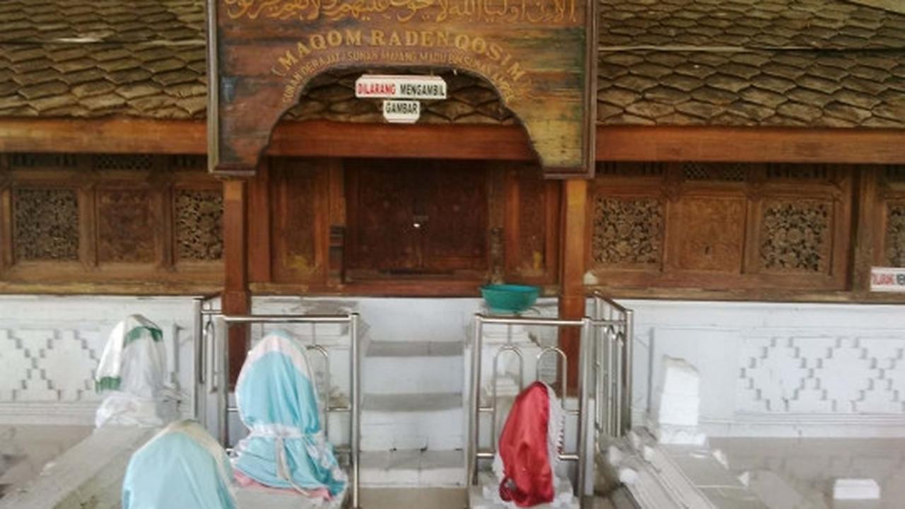 Menelusuri jejak Wali Songo di Makam Sunan Drajat