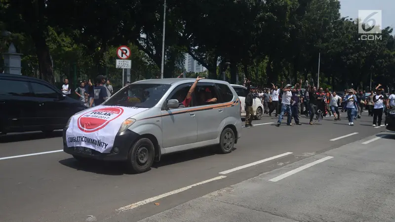 Tuntut Permenhub Dicabut, Massa Aliando Bersitegang Dengan Polisi