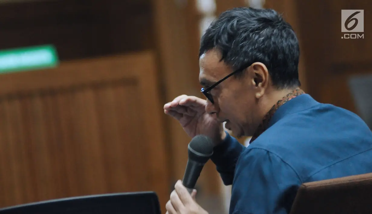 Terdakwa dugaan suap pemberian opini WTP laporan keuangan Kemendes PDTT, Ali Sadli saat mengikuti sidang lanjutan di Pengadilan Tipikor, Jakarta, Jumat (2/2). Sidang ini beragendakan pemeriksaan terdakwa. (Liputan6.com/Helmi Fithriansyah)