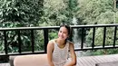 “What. A. Gateway,” tulis Maudy Ayunda dalam keterangan postingan di akun Instagramnya, @maudyayunda, Minggu, (28/8/2022). Dalam slide pertama unggahan tersebut, wanita berusia 28 tahun itu terlihat tengah duduk bersantai di sofa daybed lengkap dengan sajian-sajian khas Bali di depannya. (Instagram/maudyayunda)