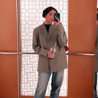 Korea Selatan sudah memasuki musim gugur. Putri pun terlihat banyak mengenakan baju panjang agar tetap hangat. [@putrimarino]