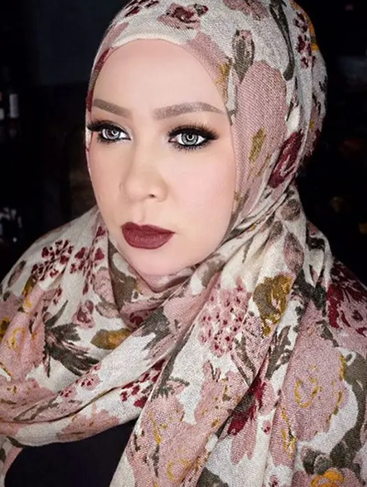 Doa serta ucapan selamat jalan juga dituliskan Melly Goeslaw atas meninggalnya Oon. “Innalillahi wa inna Illaihi raji'uun.. Slmt jalan Muhammad Fachroni (Oon) - Project Pop Smoga amal ibadahmu diterima di sisi Allah SWT”. (Instagram/mellygoeslaw)