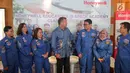 Presiden Honeywell Indonesia, Alex J. Pollack berbincang dengan para guru peserta HESA (Honeywell Educators at Space Academy) 2017 di Jakarta, Rabu (4/10). (Liputan6.com/Faizal Fanani)