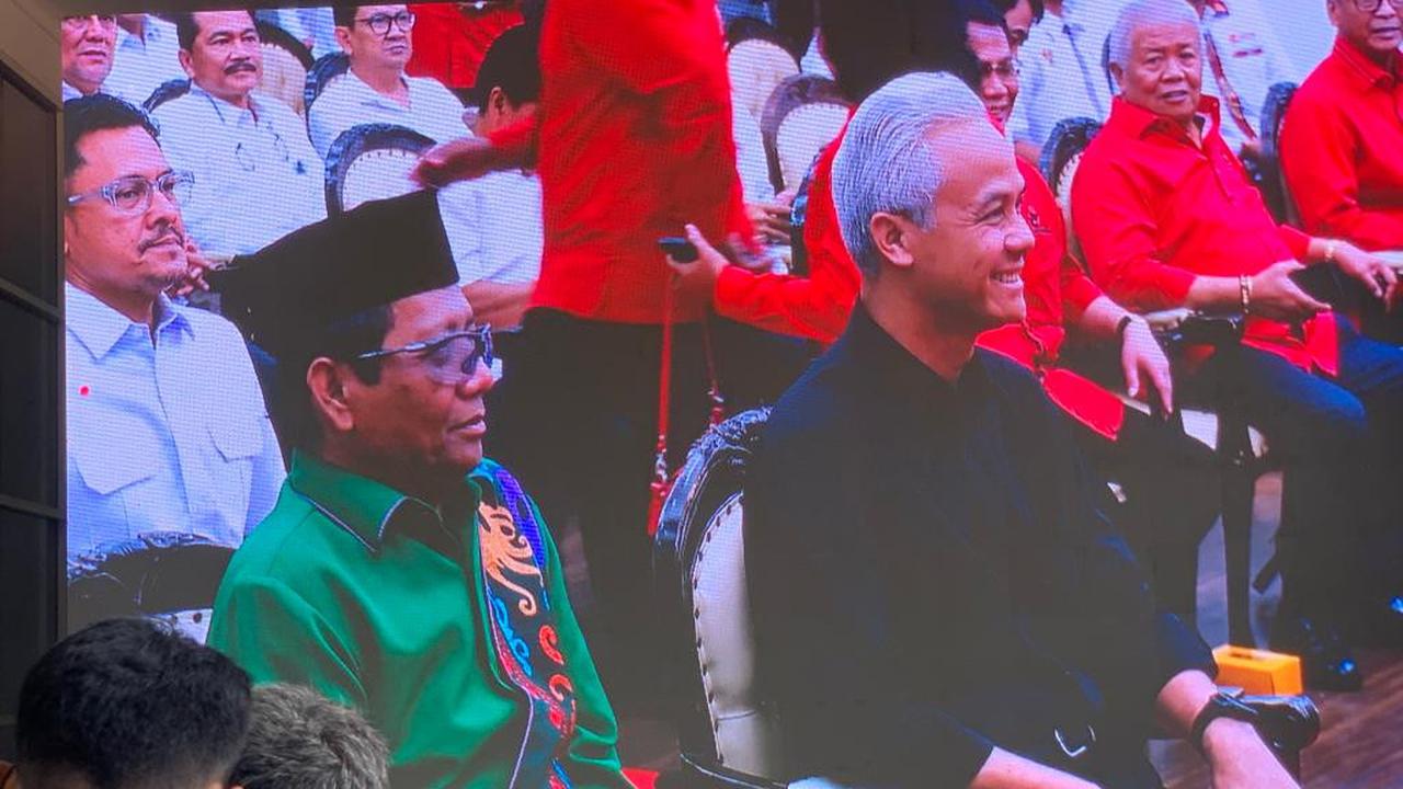 Mahfud Md resmi menjadi bakal calon wakil presiden pendamping Ganjar Pranowo. Hal itu diumumkan di Kantor DPP PDIP, Rabu, (18/10/2023) (Liputan6.com/Delvira Hutabarat)