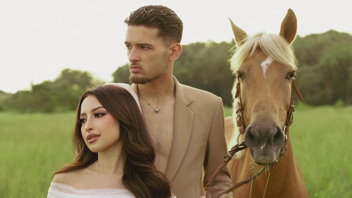 Dari Adat ke Nuansa Rustic, Jennifer Coppen dan Justin Hubner Tampil Romantis dengan Kuda di Sesi Prewedding