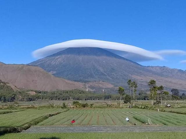 Fakta Fakta Tentang Fenomena Topi Awan Di Puncak Gunung Rinjani Lifestyle Liputan6 Com