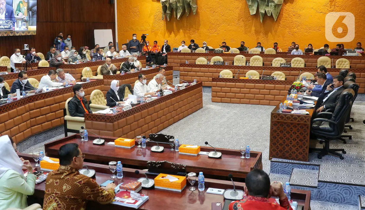 Suasana rapat kerja dengan membahas kesiapan infrastruktur dan transportasi terkait Libur Natal 2022 dan Tahun Baru 2023 di Kompleks Parlemen, Senayan, Jakarta, Selasa (13/12/2022). (Liputan6.com/Angga Yuniar)