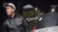 Ini Sosok Pria Berjaket Polisi yang Viral Hendak Ambil Kunci Motor di Tangerang Selatan