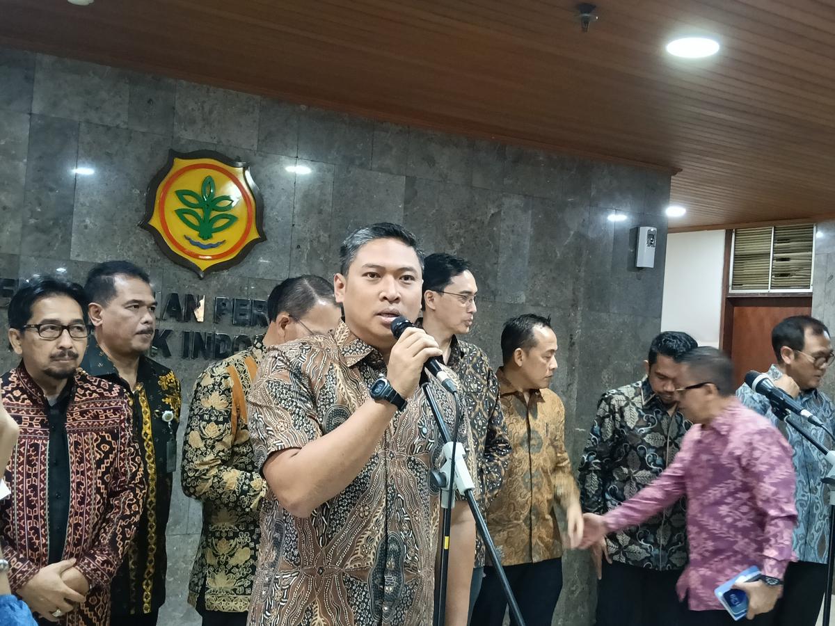 Wakil Menteri Pertanian (Wamentan) Sudaryono usai bertemu pengusaha dan petani sawit di Kantor Kementerian Pertanian (Kementan), Jakarta, Jumat (29/5/2026). (Liputan6.com/Maulandy)