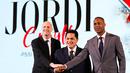 Jordi Cruyff (kiri) bersama Erick Thohir (tengah) dan Patrick Kluivert (kiri) dalam acara perkenalan dirinya sebagai penasihat teknik PSSI di Hotel Mulia Senayan, Jakarta, Selasa (11/3/2025) sore. (Bola.com/Abdul Aziz)