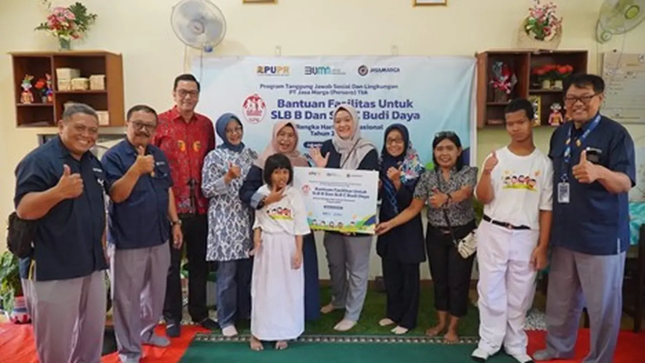 Jasa Marga Salurkan Bantuan Pendidikan ke Sekolah Luar Biasa Bagian B dan C Budi Daya Kasih Cijantung
