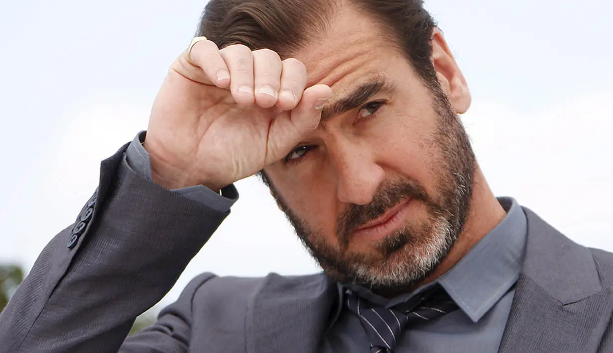Mantan pesepak bola yang kini menjadi aktor, Eric Cantona, menghadiri Festival Film Cannes di Prancis, Senin (18/5/2009). (EPA/Guillaume Horcajuelo)